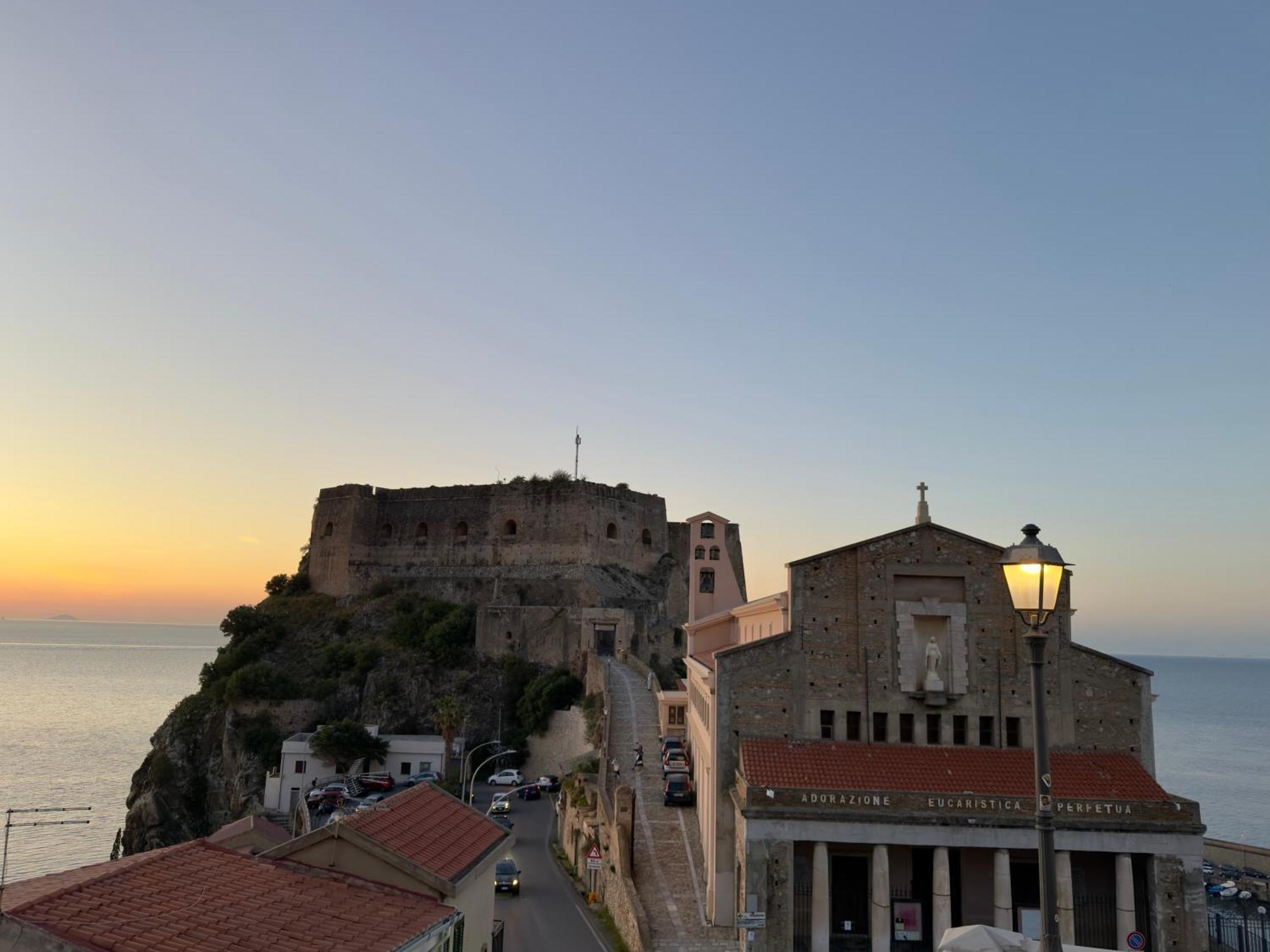 Leonardo Suites Scilla Bagian luar foto